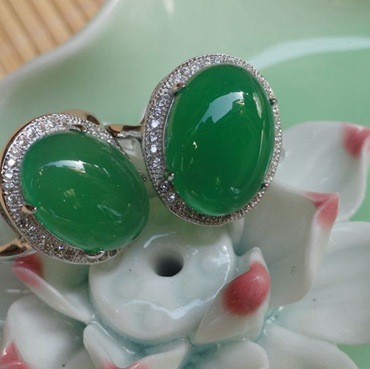 探索【赠送证书】YJ5镀S925纯银天然绿玉髓饰品的魅力