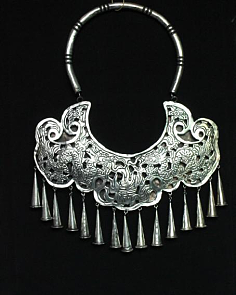 银光璀璨，匠心独运 苗族饰品的文化密码与艺术魅力